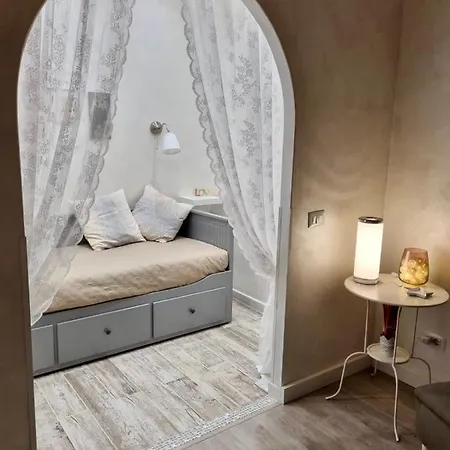 Close To The Coloseum, 2 Minutes Walk From Metro A 아파트