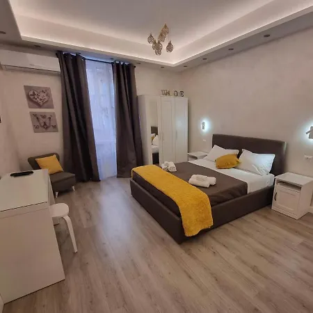 Close To The Coloseum, 2 Minutes Walk From Metro A * Rom