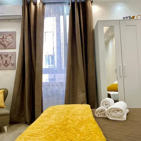 Close To The Coloseum, 2 Minutes Walk From Metro A Lägenhet Rom