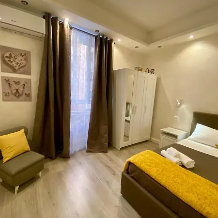 Close To The Coloseum, 2 Minutes Walk From Metro A Rom