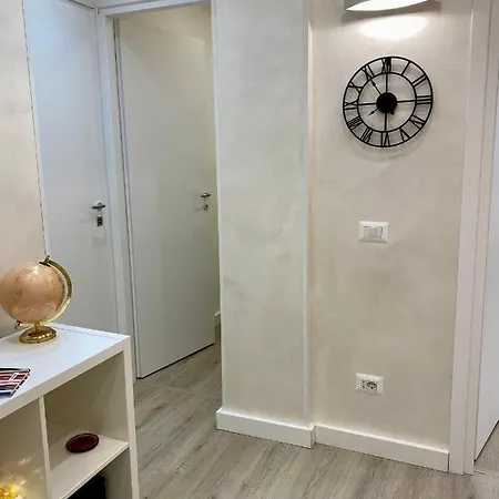 Close To The Coloseum, 2 Minutes Walk From Metro A Lägenhet Rom