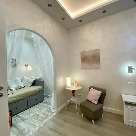 Close To The Coloseum, 2 Minutes Walk From Metro A * Rom