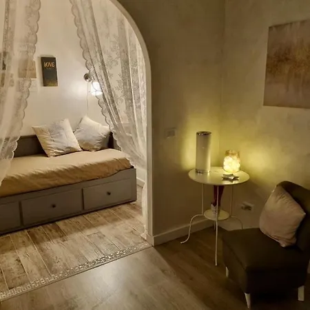 Close To The Coloseum, 2 Minutes Walk From Metro A Lägenhet Rom