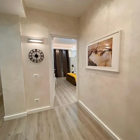 Apartment Close To The Coloseum, 2 Minutes Walk From Metro A