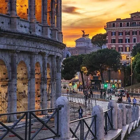 Close To The Coloseum, 2 Minutes Walk From Metro A Apartment Rome