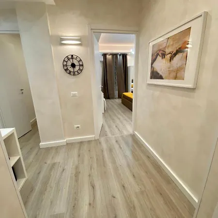 Close To The Coloseum, 2 Minutes Walk From Metro A Lägenhet *