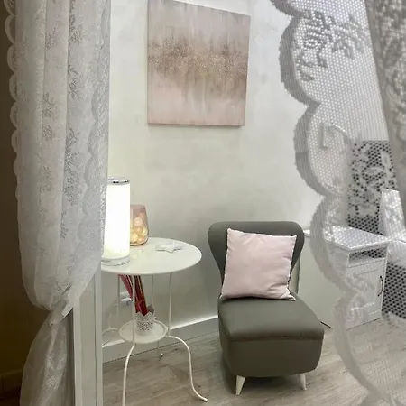 Close To The Coloseum, 2 Minutes Walk From Metro A Apartament *