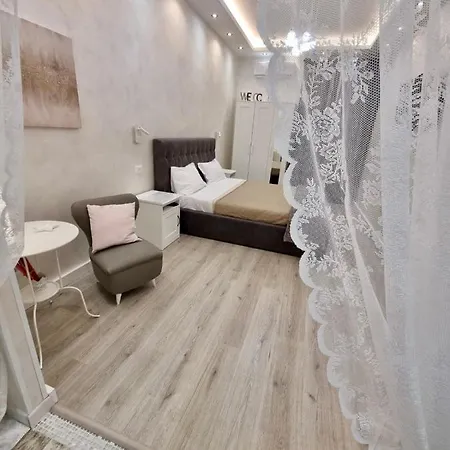 Close To The Coloseum, 2 Minutes Walk From Metro A *