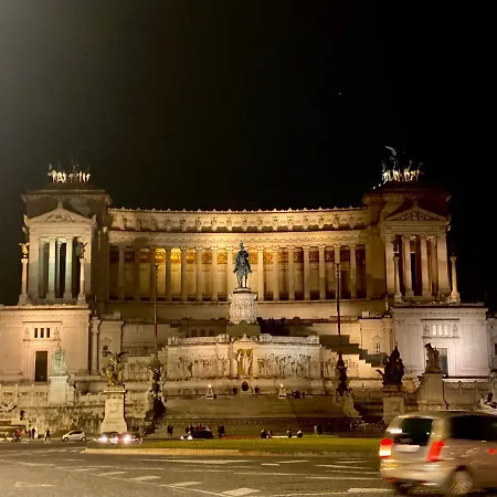 Lägenhet Close To The Coloseum, 2 Minutes Walk From Metro A Rom