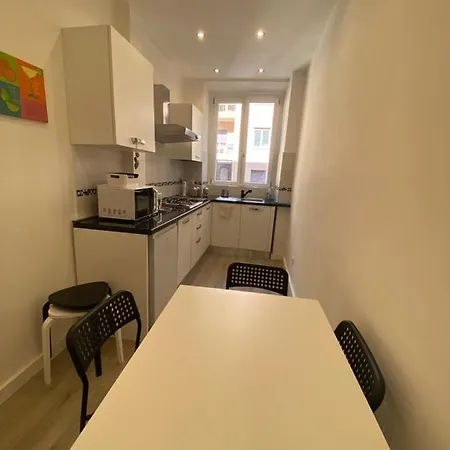 Close To The Coloseum, 2 Minutes Walk From Metro A