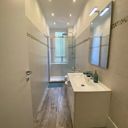 Close To The Coloseum, 2 Minutes Walk From Metro A * Rome