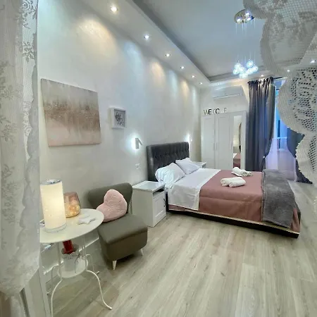 Lägenhet Close To The Coloseum, 2 Minutes Walk From Metro A Rom