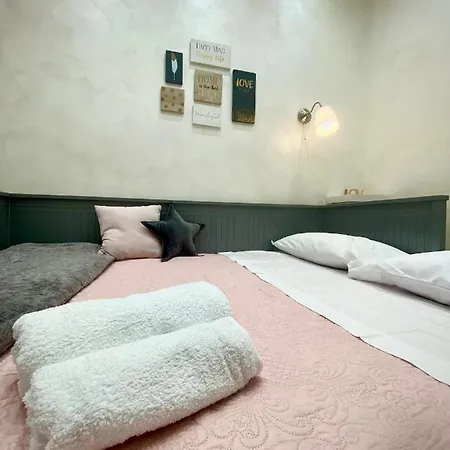 Lägenhet Close To The Coloseum, 2 Minutes Walk From Metro A