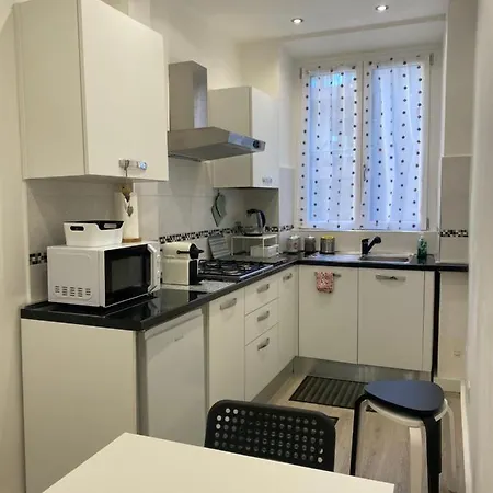 Close To The Coloseum, 2 Minutes Walk From Metro A Lägenhet Rom