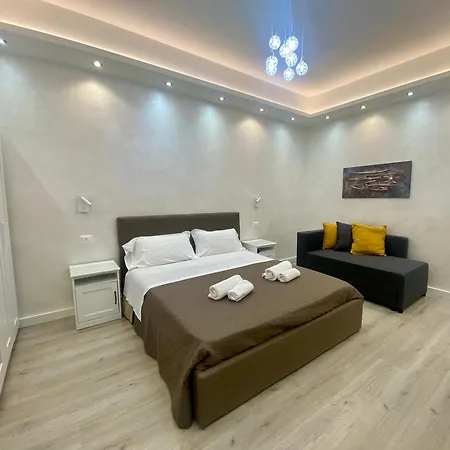 Close To The Coloseum, 2 Minutes Walk From Metro A * Rome